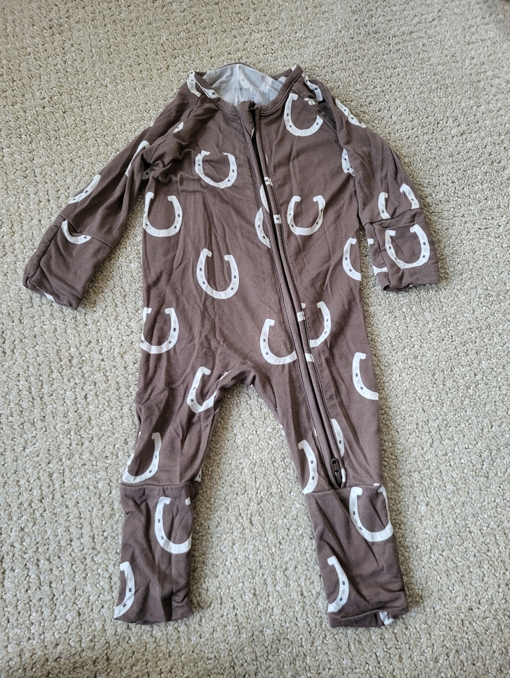 NB Forever French Baby Bamboo Zip Pajamas, Giddy Up Print, Horseshoes